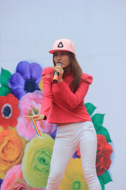 Anh Thúy quot;quậy tưngquot; ủng hộ người đồng tính - 3