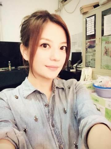 Triệu Vy khoe ảnh trẻ trung như thiếu nữ - 1