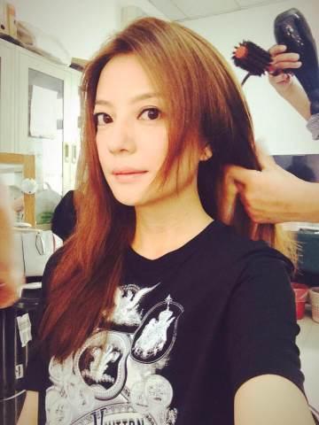 Triệu Vy khoe ảnh trẻ trung như thiếu nữ - 3