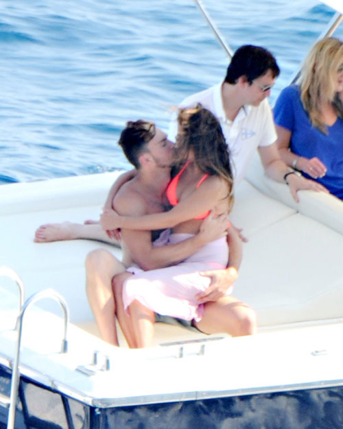 Eva quot;soiquot; 21/7: Selena Gomez ngày càng quot;hởquot; - 3