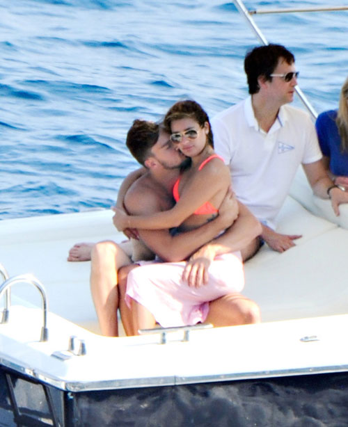 Eva quot;soiquot; 21/7: Selena Gomez ngày càng quot;hởquot; - 5