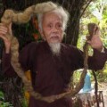 Tin tức - 'Dị nhân' 70 năm không dám cắt tóc, gội đầu vì sợ ốm