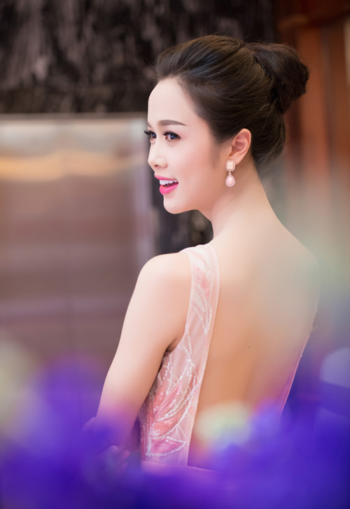 Top 5 HHVN Ngọc Anh gợi cảm với lưng trần - 5