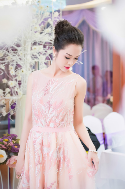 Top 5 HHVN Ngọc Anh gợi cảm với lưng trần - 7