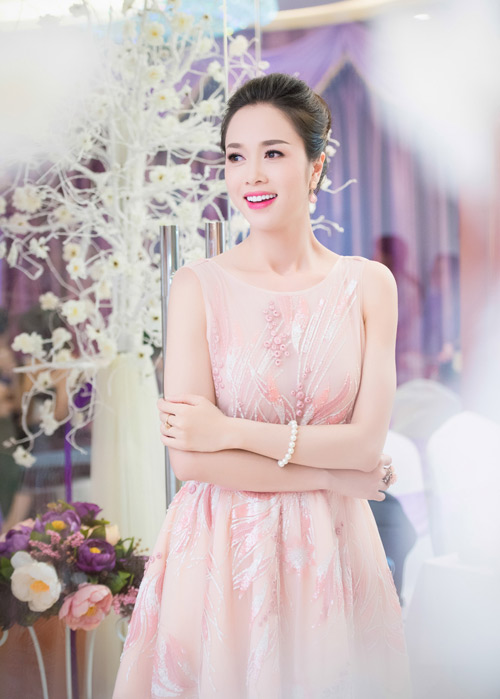 Top 5 HHVN Ngọc Anh gợi cảm với lưng trần - 8