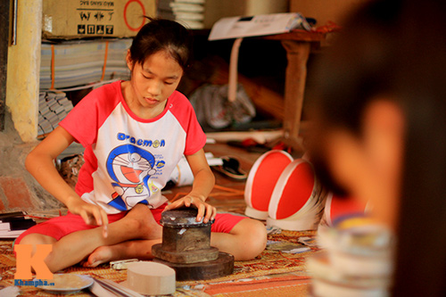 quot;Nhà thiết kế nhíquot; tại làng nghề vàng mã - 8