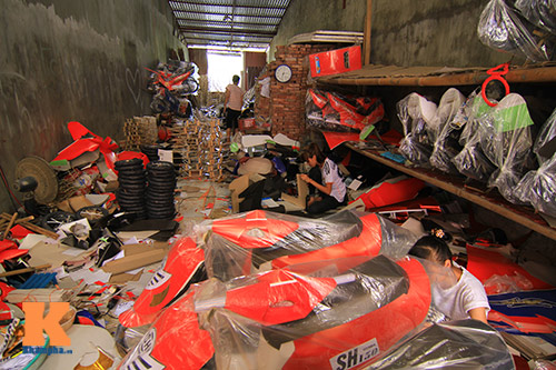 quot;Nhà thiết kế nhíquot; tại làng nghề vàng mã - 15