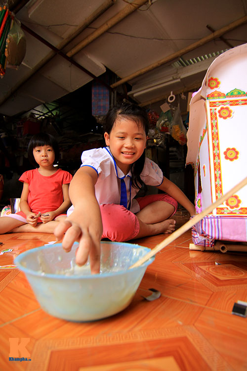 quot;Nhà thiết kế nhíquot; tại làng nghề vàng mã - 13