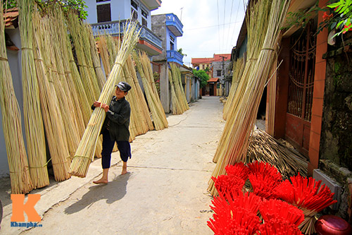 quot;Nhà thiết kế nhíquot; tại làng nghề vàng mã - 1