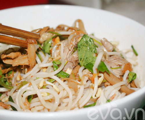 Bún trộn ngan Cầu Giấy đầy hấp dẫn - 7