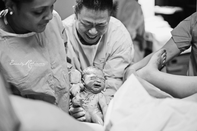 Sau 3 ngày vật vã đối mặt với con đau đẻ, em bé đã chào đời bằng phương pháp sinh thường.
