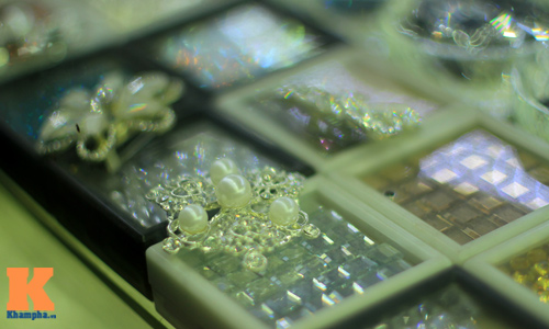 Dạo chợ phụ kiện giá rẻ trên phố Hàng Bồ - 13