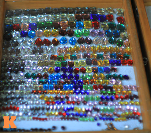 Dạo chợ phụ kiện giá rẻ trên phố Hàng Bồ - 10