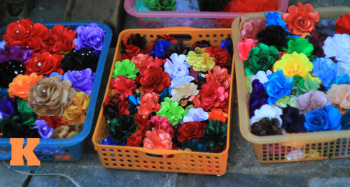 Dạo chợ phụ kiện giá rẻ trên phố Hàng Bồ - 15