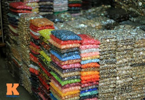 Dạo chợ phụ kiện giá rẻ trên phố Hàng Bồ - 3