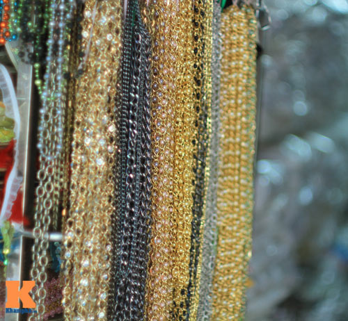 Dạo chợ phụ kiện giá rẻ trên phố Hàng Bồ - 5