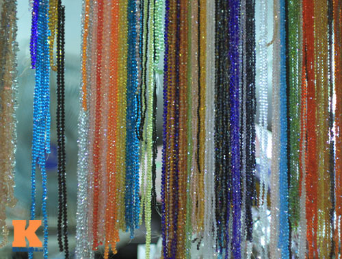 Dạo chợ phụ kiện giá rẻ trên phố Hàng Bồ - 7