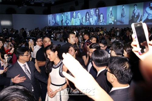 Jeon Ji Hyun tăng gấp 3 lần vệ sĩ bảo vệ ở Đài Loan - 7