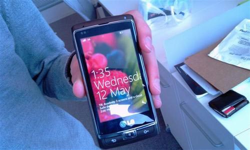 Lộ diện smartphone mới của LG chạy Windows Phone 8.1 - 1