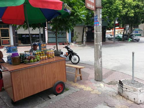 Xông vào trụ sở cướp súng, chĩa thẳng công an bóp cò - 1