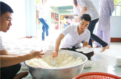 Ái Phương, Nguyên Khang giản dị đồng hành - 5