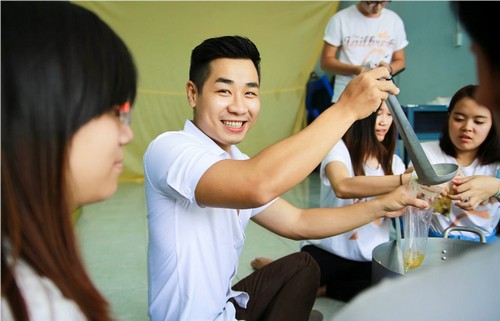 Ái Phương, Nguyên Khang giản dị đồng hành - 6