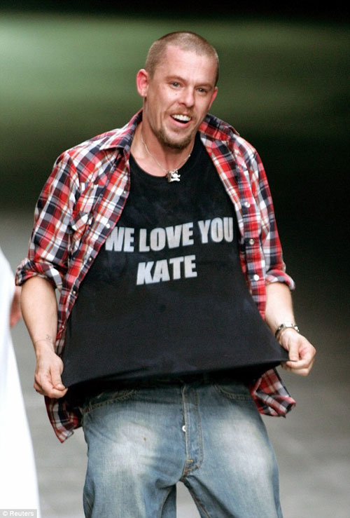 Alexander McQueen từng miệt thị Victoria Beckham - 3