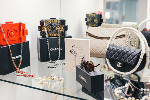 Sửng sốt trước tủ đồ đồ sộ nhất nước Mỹ - 17