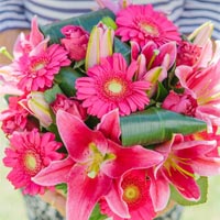 Mẹo cắm hoa siêu dễ với băng dính - 8