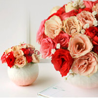 Mẹo cắm hoa siêu dễ với băng dính - 9