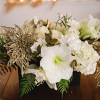 Mẹo cắm hoa siêu dễ với băng dính - 10