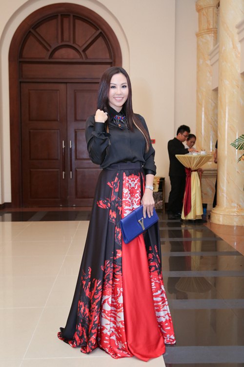 HH Thu Hoài chơi trội với váy hiệu 140 triệu - 2