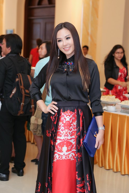 HH Thu Hoài chơi trội với váy hiệu 140 triệu - 4