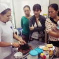 Làm mẹ - Cận cảnh lớp học nấu ăn dặm ở BV Nhi đồng I
