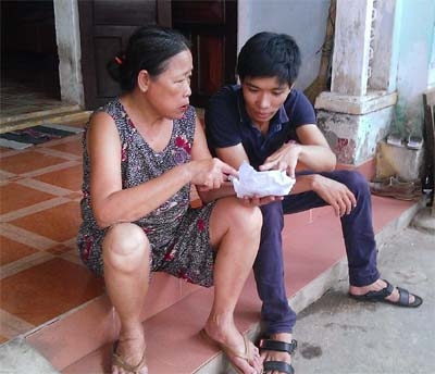 Nấu cơm gạo chuyển màu xanh, mùi thuốc diệt cỏ - 2