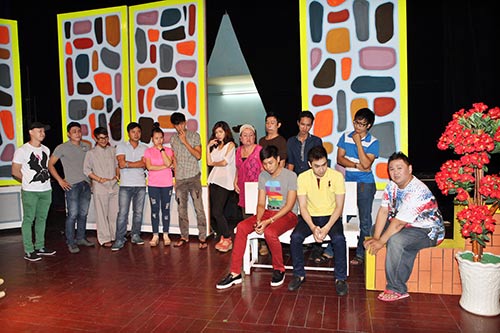 Tùng Lâm quot;nhà trăm tỷquot; bất ngờ chuyển sang diễn kịch - 8