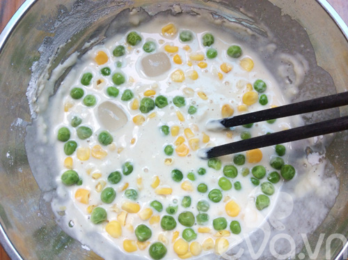 Dân dã với bánh tép chiên giòn - 2