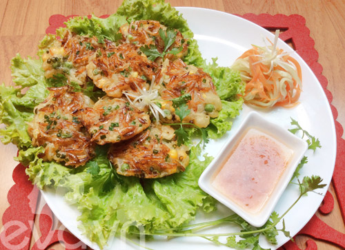 Dân dã với bánh tép chiên giòn - 6