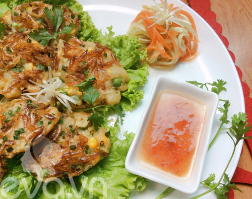 Dân dã với bánh tép chiên giòn - 7
