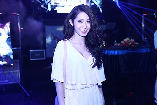 Khổng Tú Quỳnh quot;trốnquot; người yêu đi sự kiện - 1