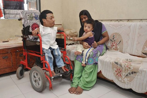 Tình đũa lệch của cô gái cao 1,72 m và chàng trai 1 m - 1