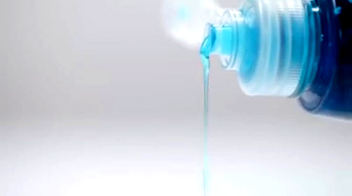 Mẹo làm sạch bình thủy tinh với gạo - 2