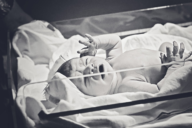 Sau 34 giờ đau đẻ, cuối cùng bé Blake đã chào đời an toàn bằng phương pháp sinh thường.
