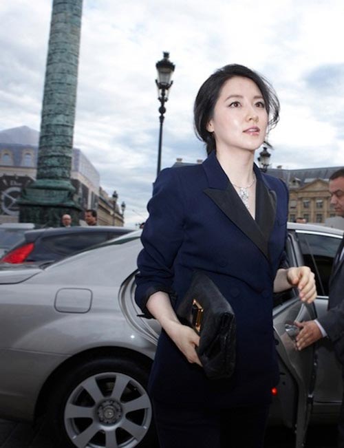 Những bà mẹ thời trang nổi bật nhất làng giải trí Hàn quốc - 9