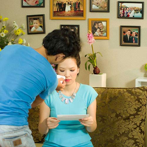Đan Lê bụng phẳng lì sau 1 tháng sinh con - 4