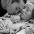 Làm mẹ - Nghẹn lòng bố mẹ chụp ảnh cùng con đã chết