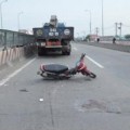 Tin tức - Xe máy tông xe tải, một người thiệt mạng