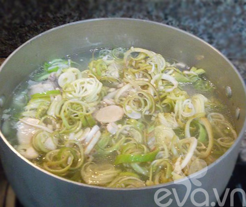 Canh móng giò hoa chuối cho mẹ ít sữa - 5