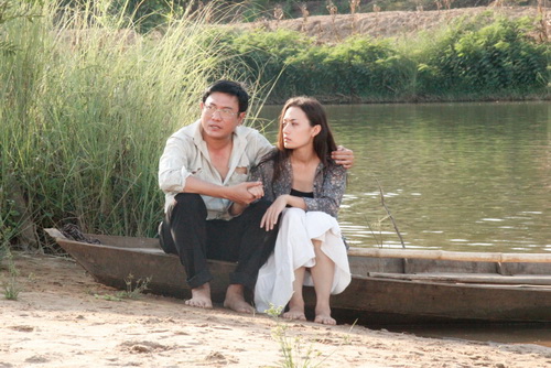 Tinna Tình bị đánh ghen vì quot;cướp chồngquot; - 1