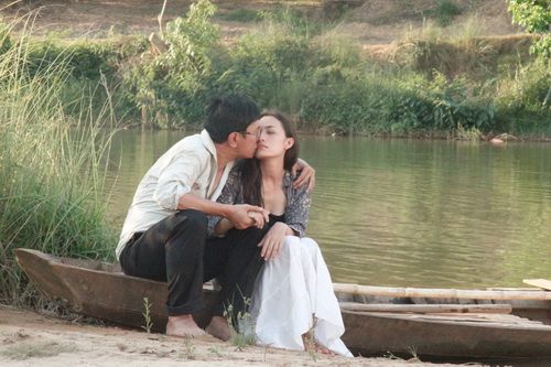 Tinna Tình bị đánh ghen vì quot;cướp chồngquot; - 3